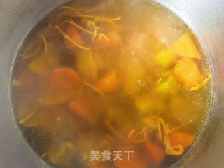 胡萝卜虫草花排骨汤的做法步骤：13