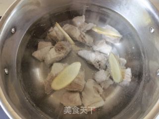胡萝卜虫草花排骨汤的做法步骤：5