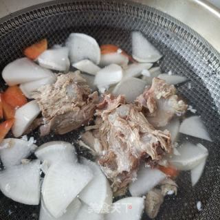 “羊肉”白萝卜炖羊肉骨的做法步骤：3