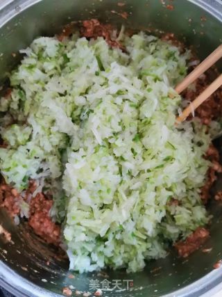 小茴香萝卜饺的做法步骤：4