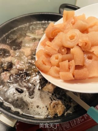 鸽子海参汤的做法步骤：5