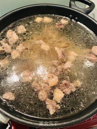 鸽子海参汤的做法步骤：2
