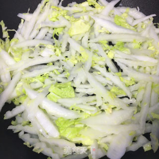 鸭蛋白菜炒年糕的做法步骤：6