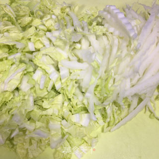 鸭蛋白菜炒年糕的做法步骤：2