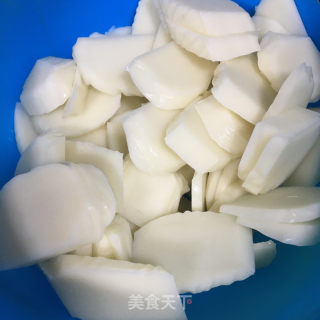 鸭蛋白菜炒年糕的做法步骤：1