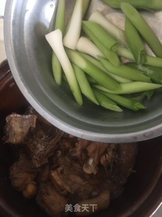 蒜苗炒鸡的做法步骤：6