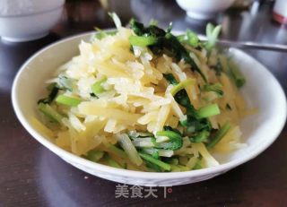 香芹炒土豆丝的做法步骤：8
