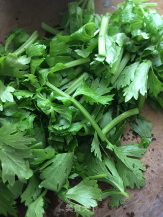 香芹炒土豆丝的做法步骤：5