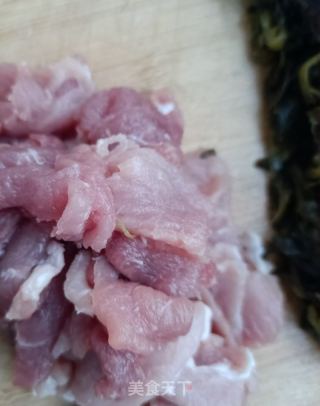 酸菜血肠水煮肉片的做法步骤：1