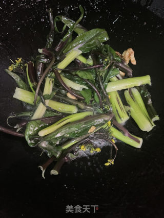 猪油炒红菜苔的做法步骤：5