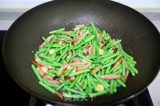 腊肉炒豇豆的做法步骤：6