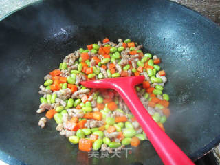 肉末胡萝卜炒毛豆的做法步骤：12