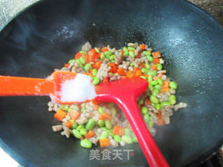 肉末胡萝卜炒毛豆的做法步骤：10