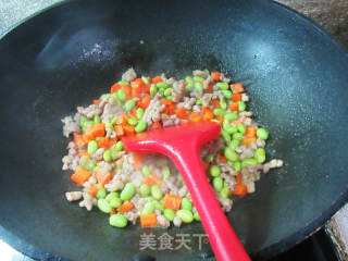 肉末胡萝卜炒毛豆的做法步骤：9