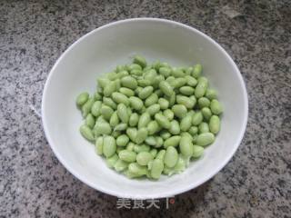 肉末胡萝卜炒毛豆的做法步骤：2