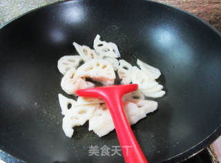 番茄炒莲藕的做法步骤：2
