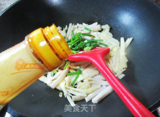 牛肚炒冬笋的做法步骤：7