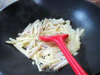 牛肚炒冬笋的做法步骤：5