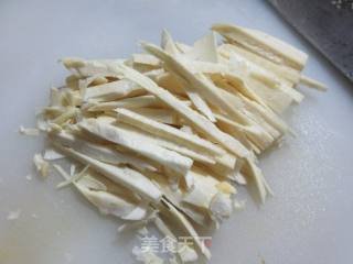 牛肚炒冬笋的做法步骤：3