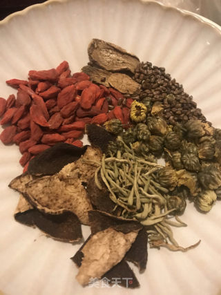 金银花陈皮茶的做法步骤：1