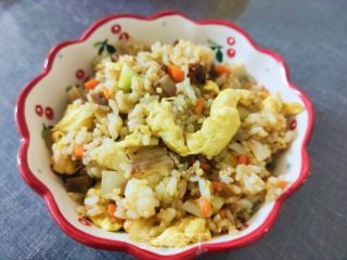 腊肠鸡蛋炒饭的做法步骤：11