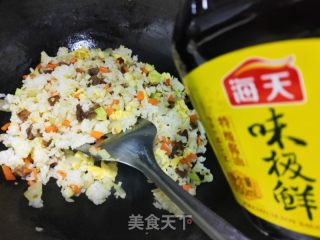 腊肠鸡蛋炒饭的做法步骤：8