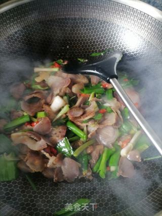 腊肉炒蒜苗的做法步骤：6