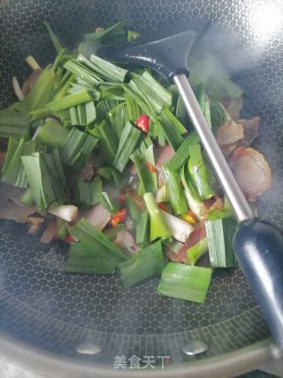 腊肉炒蒜苗的做法步骤：5