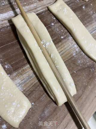 香酥油条的做法步骤：12