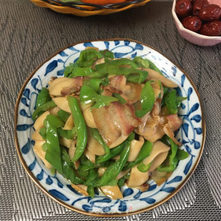 腊肉炒青椒杏鲍菇的做法步骤：9