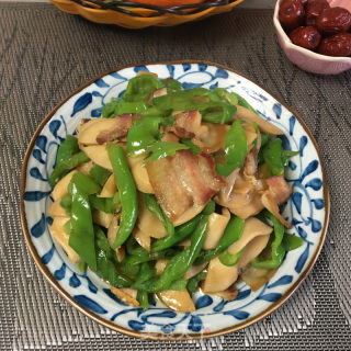 腊肉炒青椒杏鲍菇的做法步骤：8