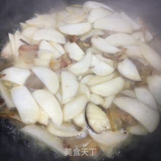 腊肉炒青椒杏鲍菇的做法步骤：5