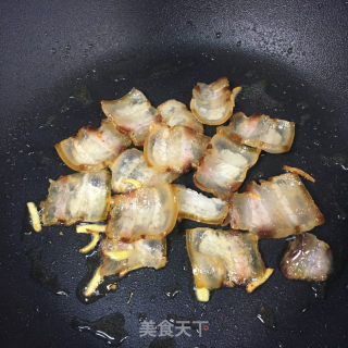 腊肉炒青椒杏鲍菇的做法步骤：4