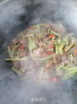 芹菜炒牛肉的做法步骤：8