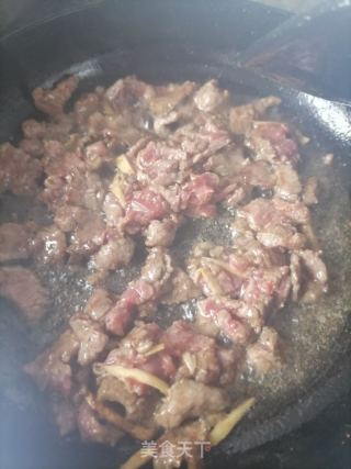 芹菜炒牛肉的做法步骤：4