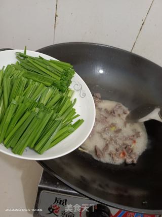 鸭胗炒韭菜的做法步骤：6