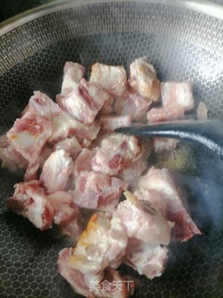 土豆烧排骨的做法步骤：4