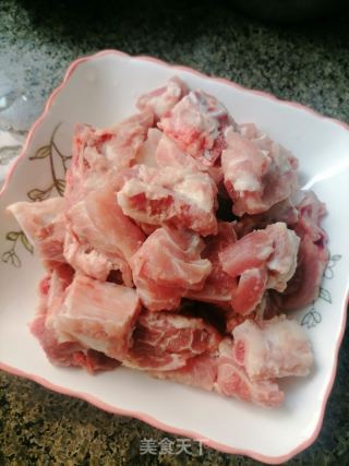 土豆烧排骨的做法步骤：2