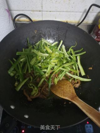 辣椒炒肉丝的做法步骤：5