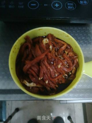 辣椒炒肉丝的做法步骤：2