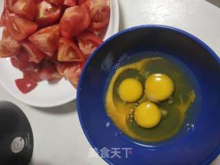 西红柿鸡蛋盖烧饭的做法步骤：1