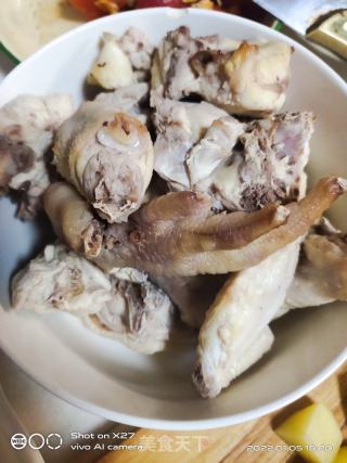 土豆鸡肉咖喱盖饭的做法步骤：2