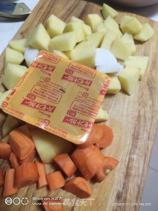 土豆鸡肉咖喱盖饭的做法步骤：1