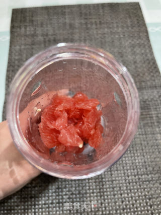 西柚奶昔的做法步骤：2