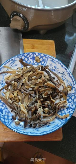 鹿茸菇蒸鸡的做法步骤：3