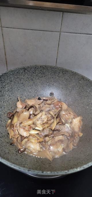 鹿茸菇焖鸡的做法步骤：8