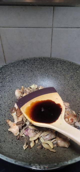 鹿茸菇焖鸡的做法步骤：6