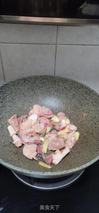 鹿茸菇焖鸡的做法步骤：3