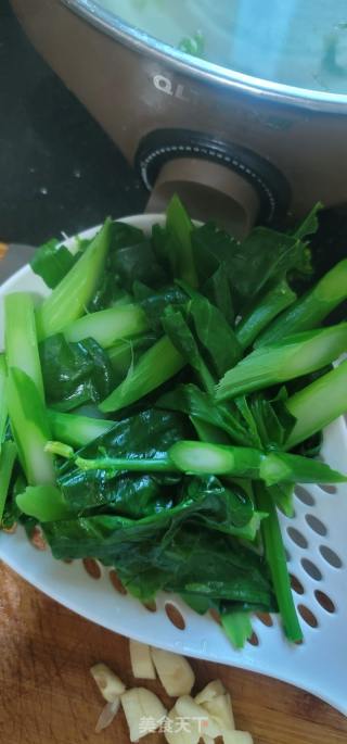 芥兰炒腊肠的做法步骤：3