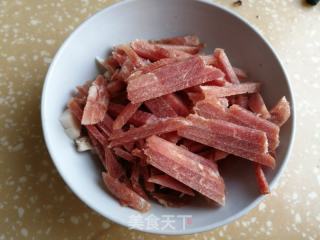雪菜冬笋炒肉丝的做法步骤：1